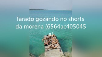 Tarado gozando no shorts da morena (6564ac405045a)