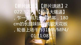 [MP4/ 551M] 激情4P玩弄床上的两位年轻女奴，撅着屁股让两位小哥把跳弹塞进逼里扩阴器玩弄