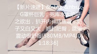 商场女厕多角度偷拍 背着包的美女 一门心思玩手机 咱就专门拍BB