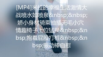 带着项链长相不错的老婆趴下口交，舌头灵活之极，最后舌尖舔这马眼一点一点的射出来超级刺激